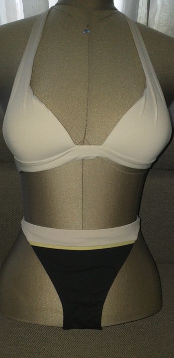 Maillot noir et blanc Calzedonia
