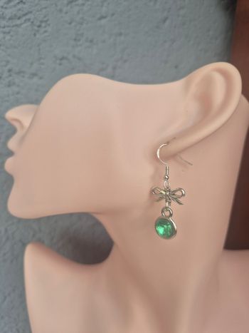 Boucles d’oreilles strass vert et argenté  #bouclesoreille #strass #bijoux #mode