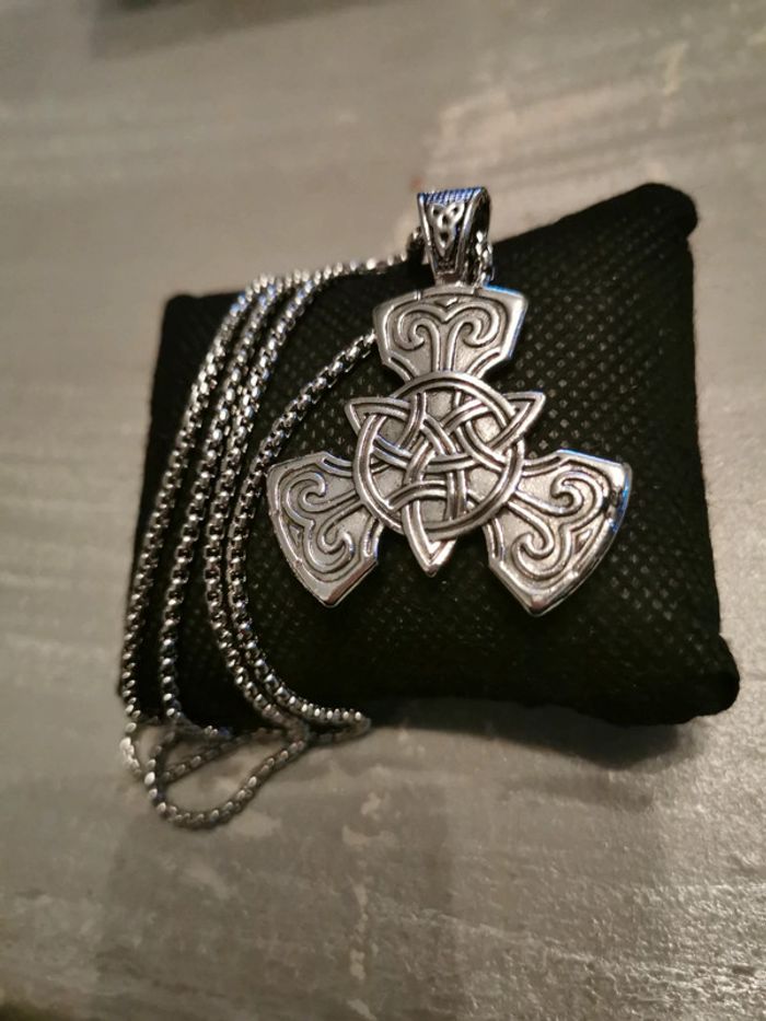 Chaîne et pendentif spirituel noeud celtique