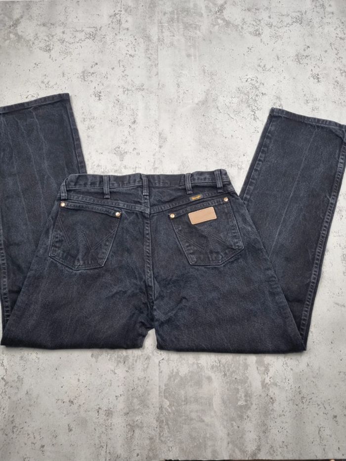 Jean Wrangler noir Taille 34x32 (mesures en photos) - photo numéro 3