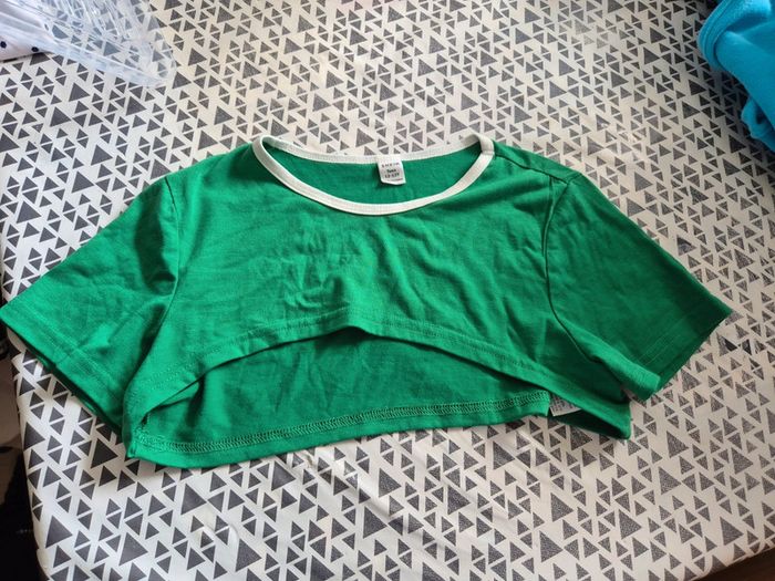 Tee shirt court