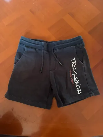 Short Teddy Smith, taille huit ans