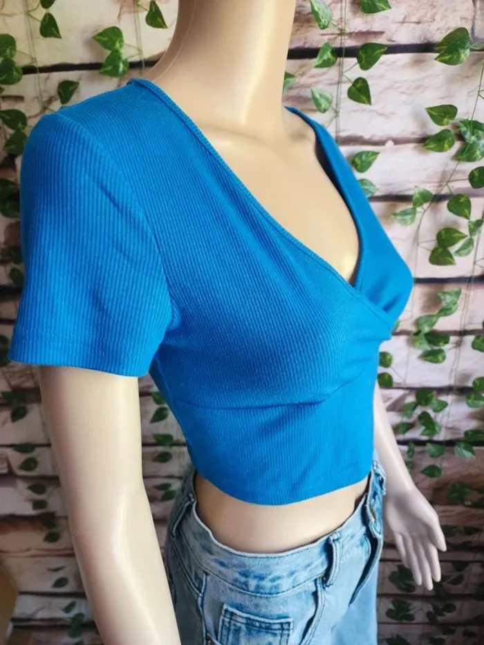 🌸T-shirt MC cropped Bleu Shein Taille 36🌸 - photo numéro 3