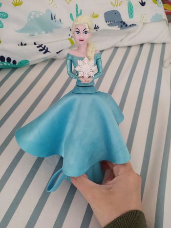 Jouet de la reine des neiges qui tourne