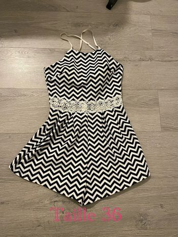 Combinaison short Combishort à bretelles dos croisé blanc à motifs noir dentelle ventre taille 36