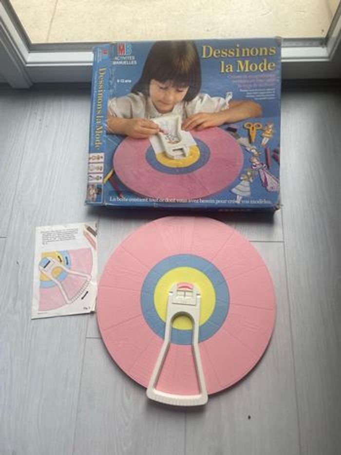 Jeu dessinons la mode