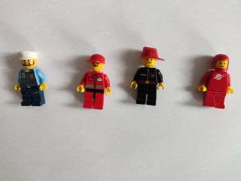Lot de 4 personnages LEGO