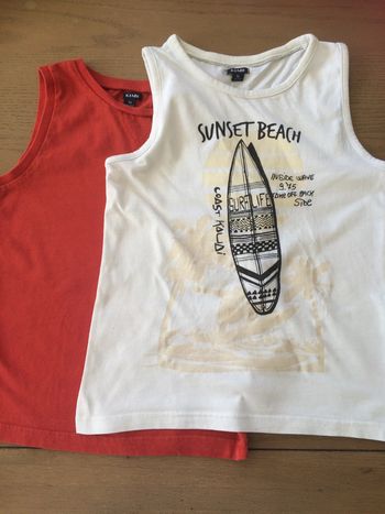 Lot 2 débardeurs 8 ans