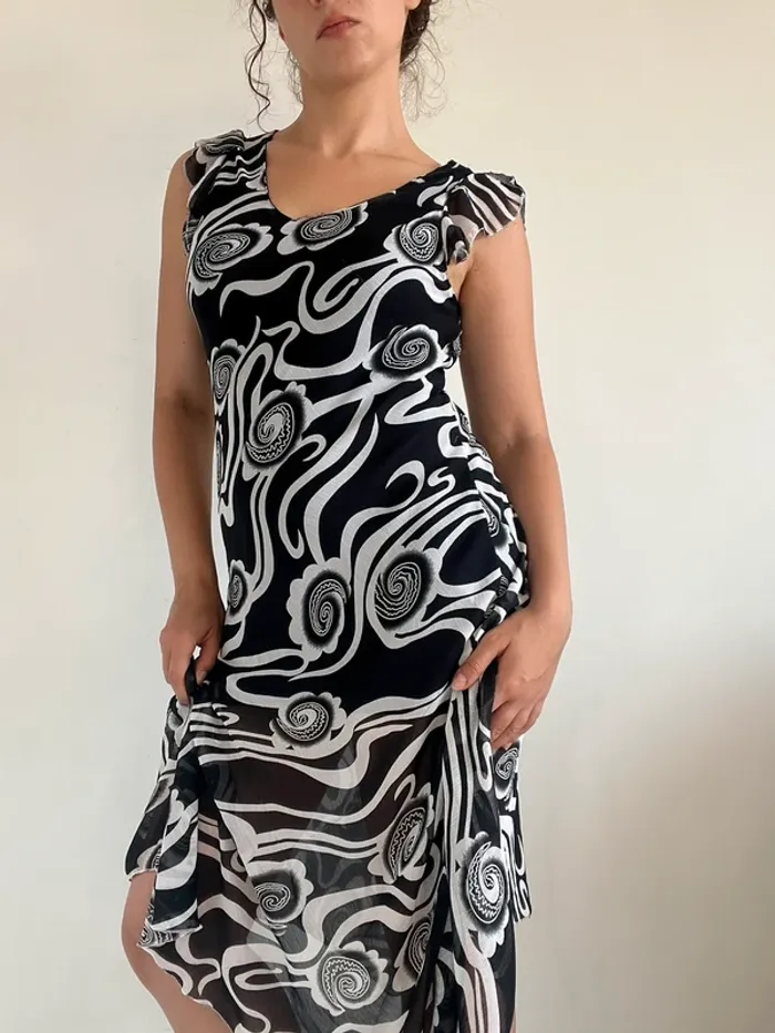 Robe vintage à motifs et volants noire et blanc taille M - photo numéro 5