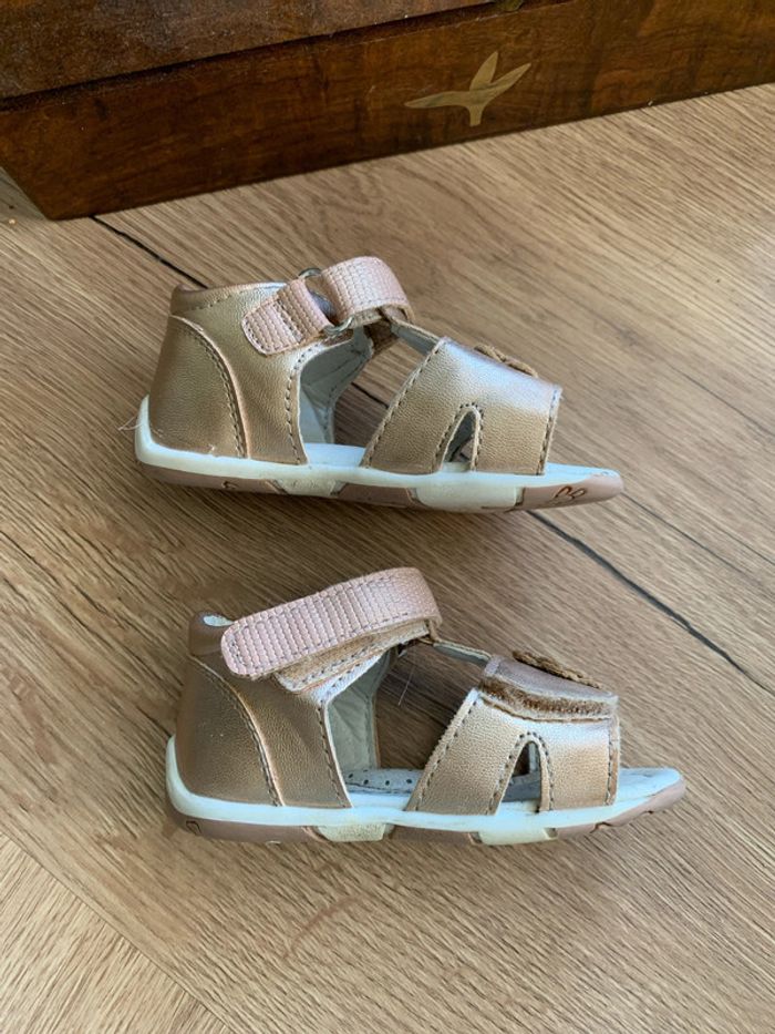Nu pied bébé fille 20 - photo numéro 3