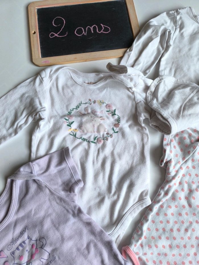 Lot de 4 bodies taille 2 ans en bon état - photo numéro 4