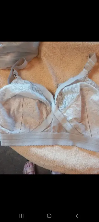 👵soutien gorge Playtex 120D gris et blanc