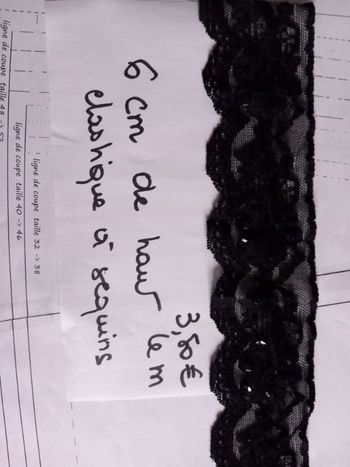 jolie dentelle stretch avec sequins noire