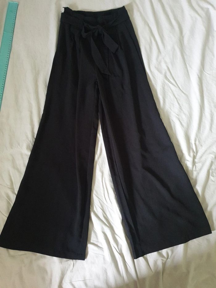 Pantalon noir jambes larges marque Shein taille XS