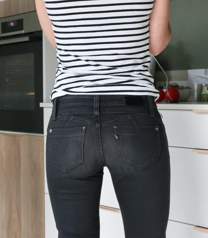 Jean levi’s taille basse skinny 28