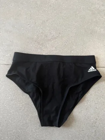 Bas noir adidas taille M, neuf avec étiquette,