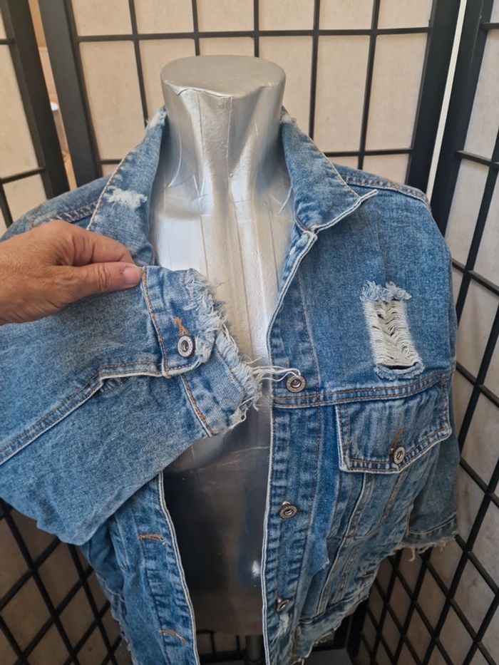 Veste jean effet destroy - photo numéro 2
