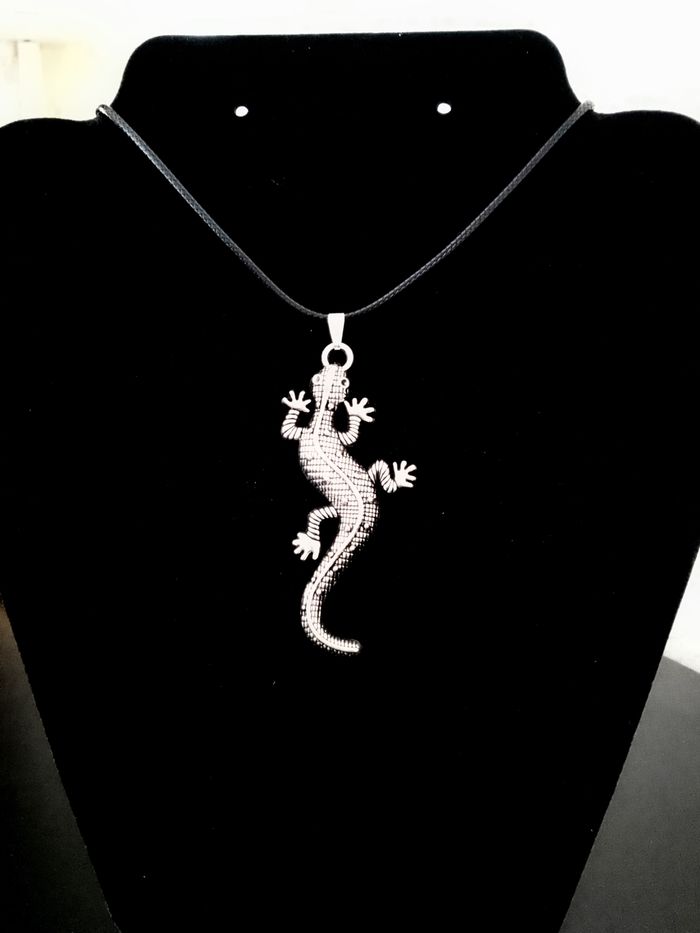Collier corde de cire + pendentif lézard - photo numéro 3