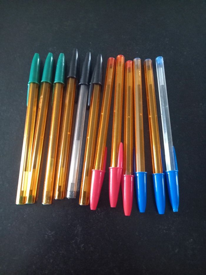 Lot de 12 stylos Bic