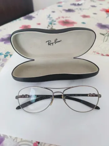 Lunettes de vue Ray-Ban pour homme, en très bon état général.
