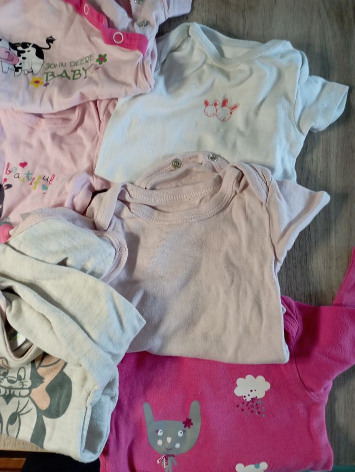 Lot de bodies 6mois - photo numéro 3