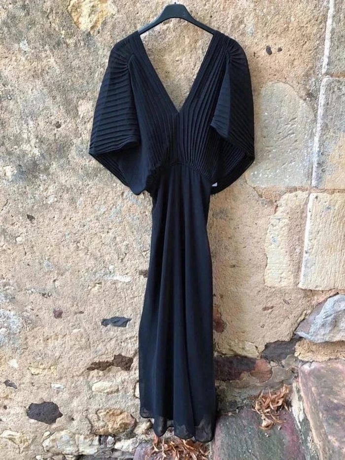 Robe de cérémonie NAF NAF noire dos nu et col en v - photo numéro 4