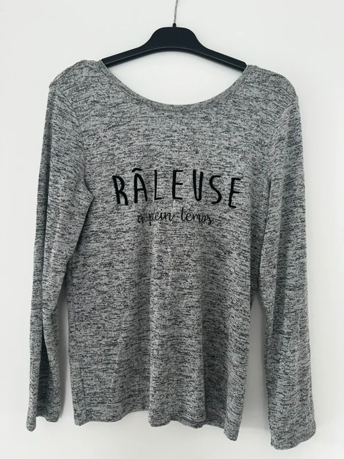 Haut gris manches longues