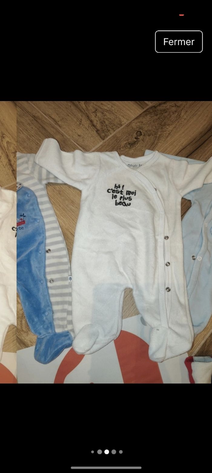Lot 5 pyjamas velours idéal maternité
Taille 54-54cm
Bon état quelques jaunis au col cf photo 
Marque batman absorba - photo numéro 4
