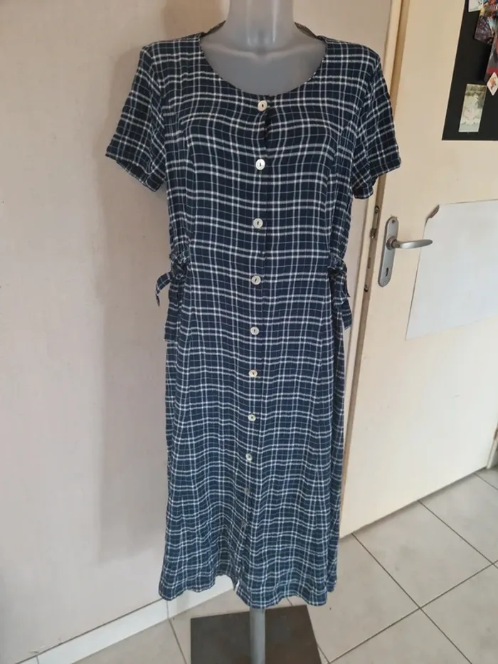 Magnifique robe longue taille 40 très bon état chryselia