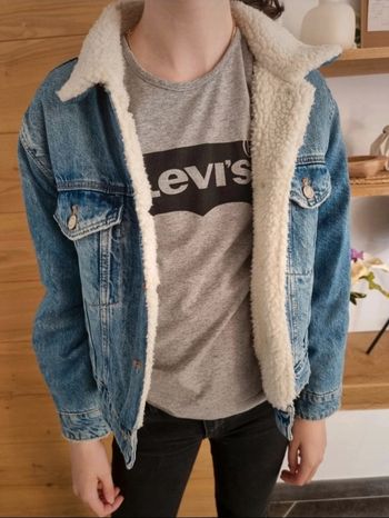 Veste en jeans 
Doublée à l'intérieur 
Zara 
Taille 10 ans