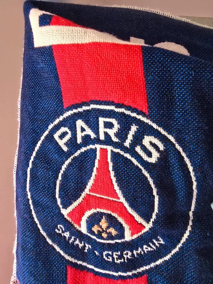 Echarpe Supporter Paris Saint-Germain – Très Bon État - photo numéro 2