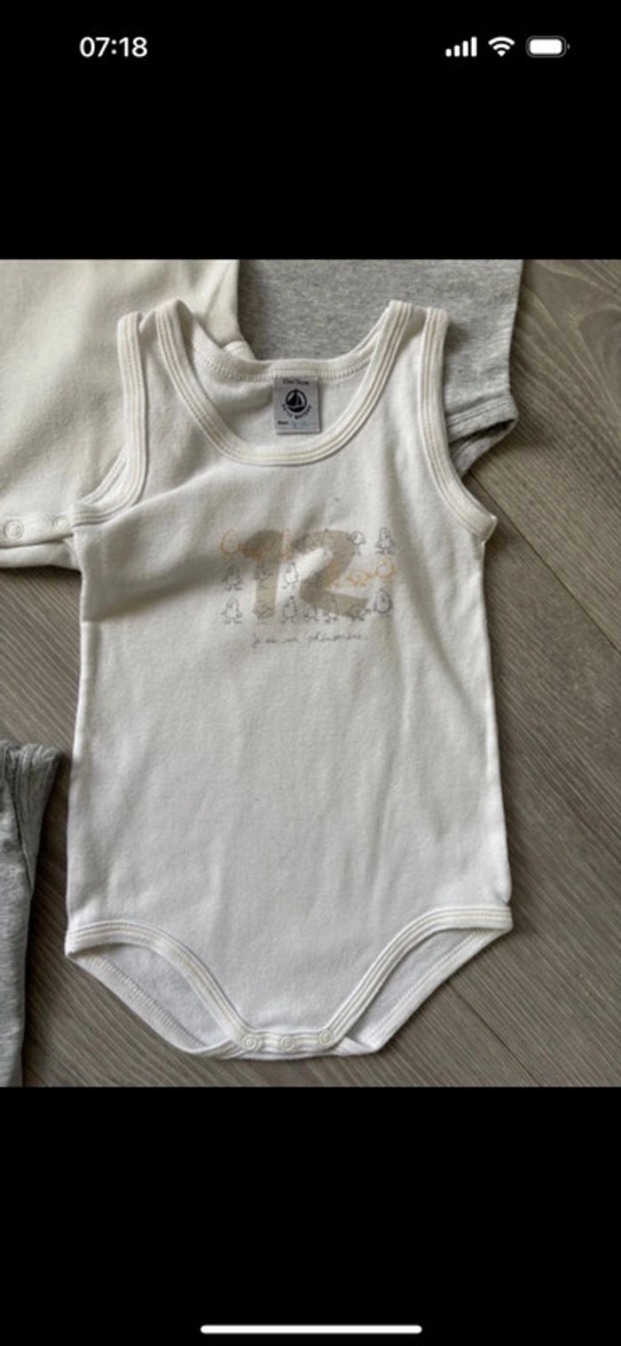 Lot de 4 bodies taille 12 mois - photo numéro 3