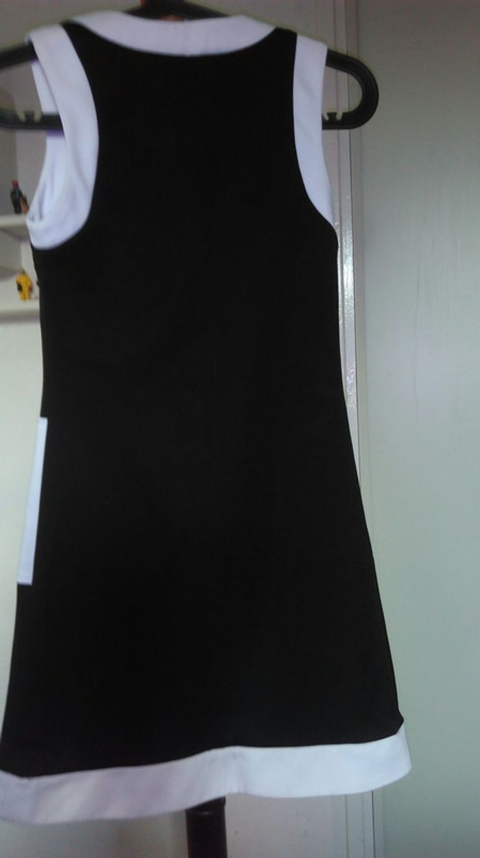 Robe sans manche ni poche - photo numéro 2