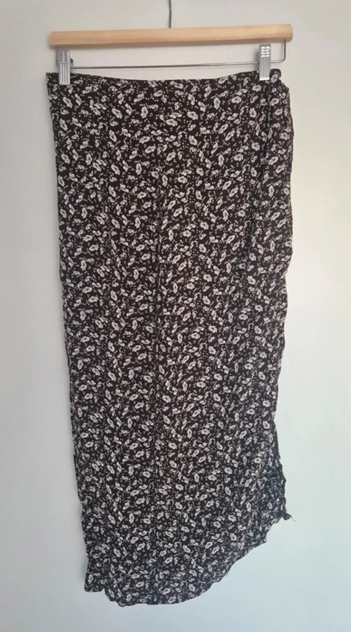 Jupe midi marron fleurie - Stradivarius
