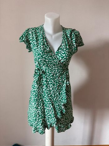 Robe verte en très bon état taille S flamant rose