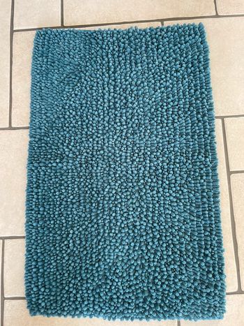Tapis bleu bouclette