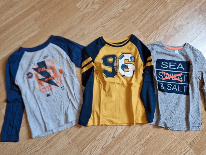 Lot de t-shirt okaidi taille 5 ans