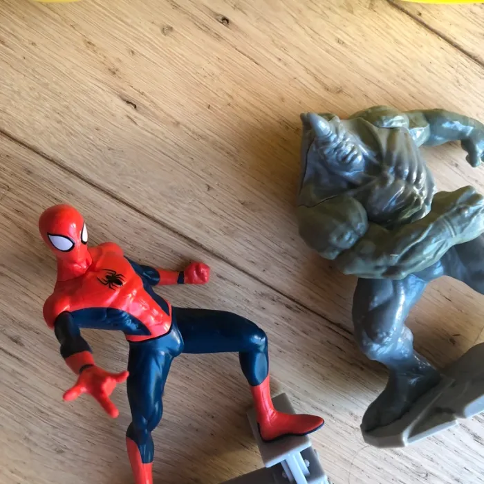 Oeuf Spiderman Larvel - photo numéro 2