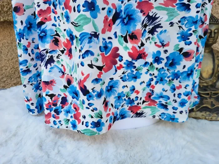 Blouse fleuri fluide blanc bleu rose shein taille 46 - photo numéro 5