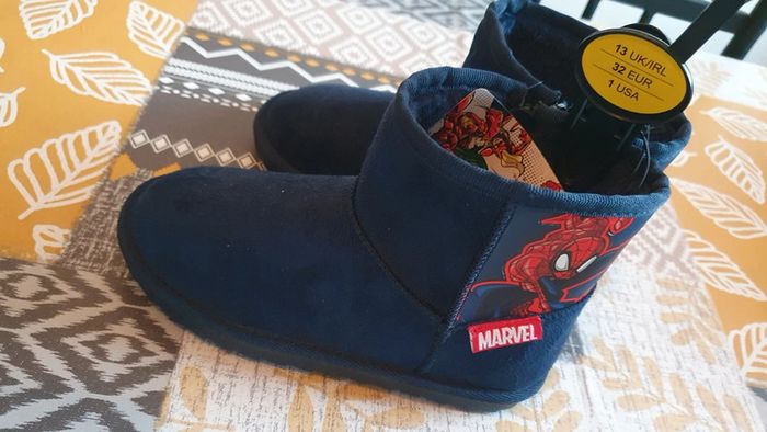 Bottines Marvel Spiderman taille 32 les semelles s'illumine - photo numéro 3