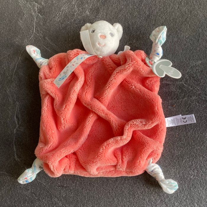 Doudou ours plat kaloo corail plume neuf etiquetté