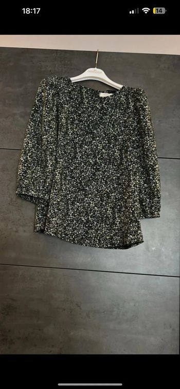 Blouse noir à fleurs