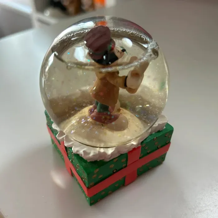 Figurine boule à neige disney mickey noël - photo numéro 6