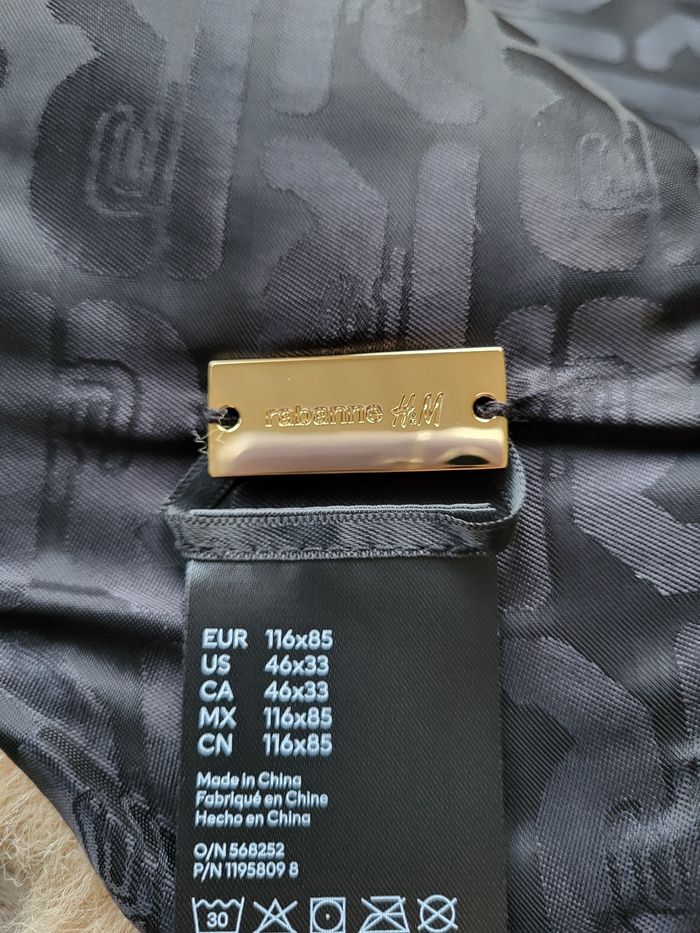 Echarpe neuve  collaboration H&M &  Paco Rabanne - photo numéro 2