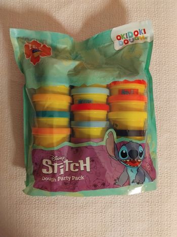 15 pots de pâte à modelé stitch