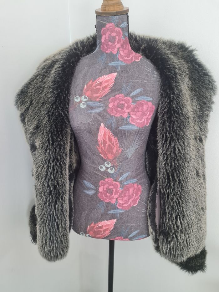 Superbe veste en peau retournée cnous - photo numéro 5