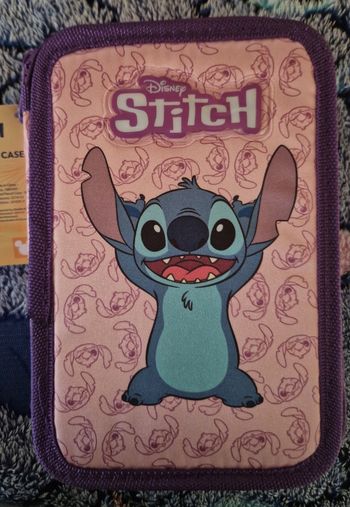 Trousse Garnie papeterie Stitch