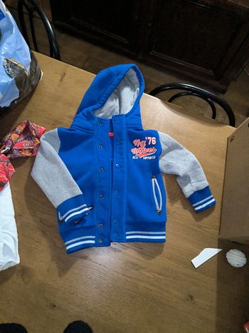 Veste à capuche épaisse taille 5 ans