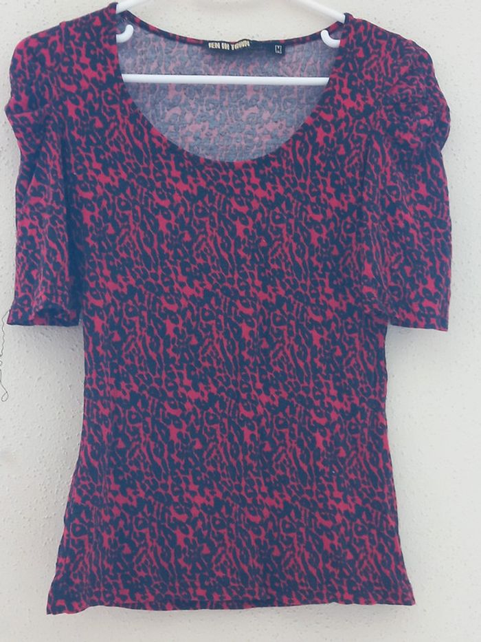 Haut de femmes rouge et noir Taille : M