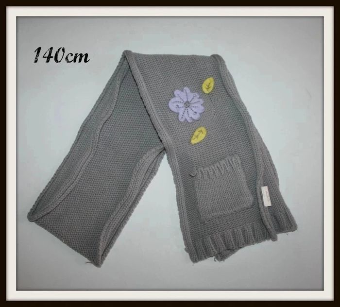 Echarpe grise bien portée